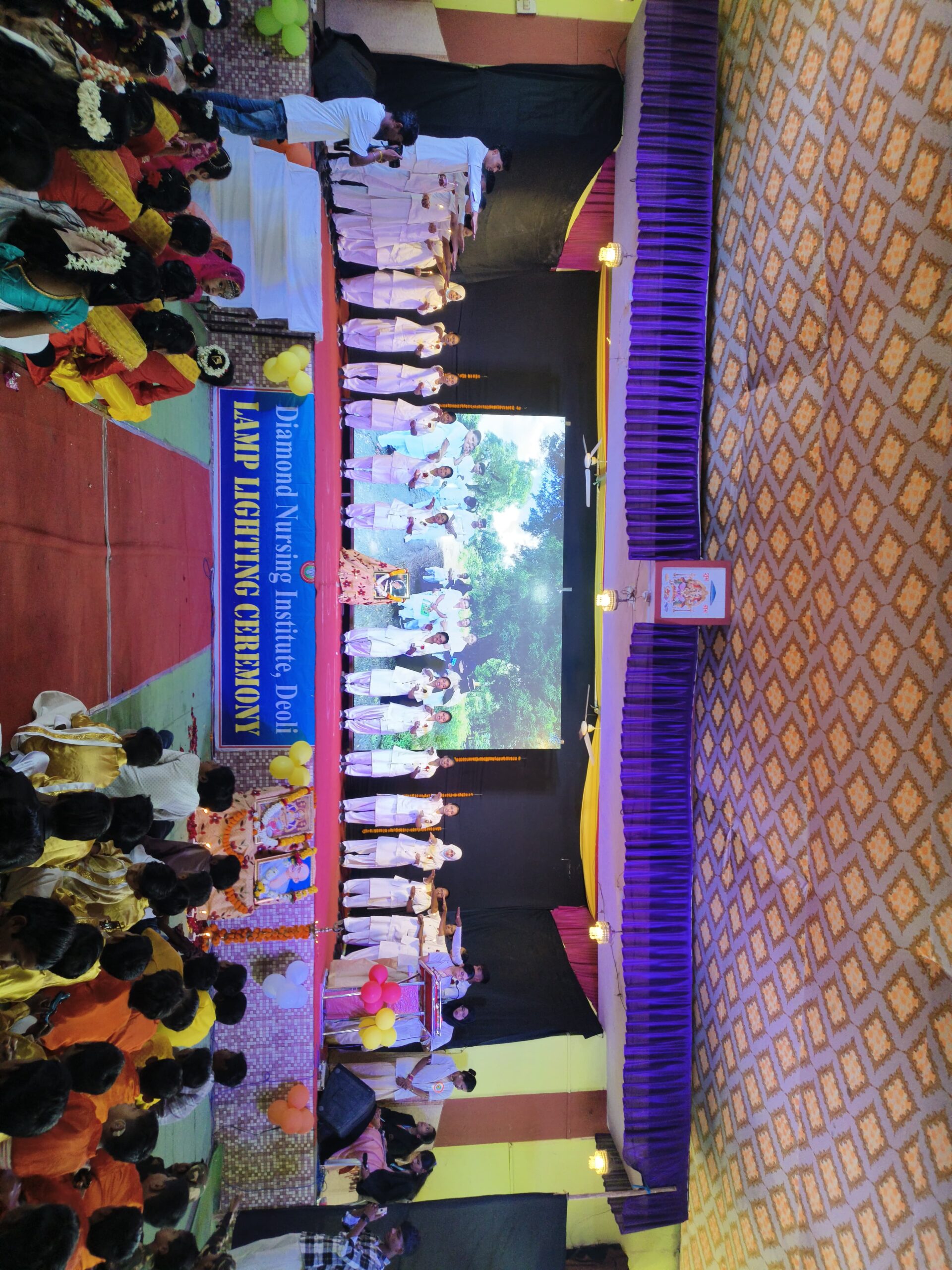 डायमंड नर्सिंग इन्स्टिट्यूटच्या वतीने लॅम्प लाइटिंग शपथविधी कार्यक्रम संपन्न