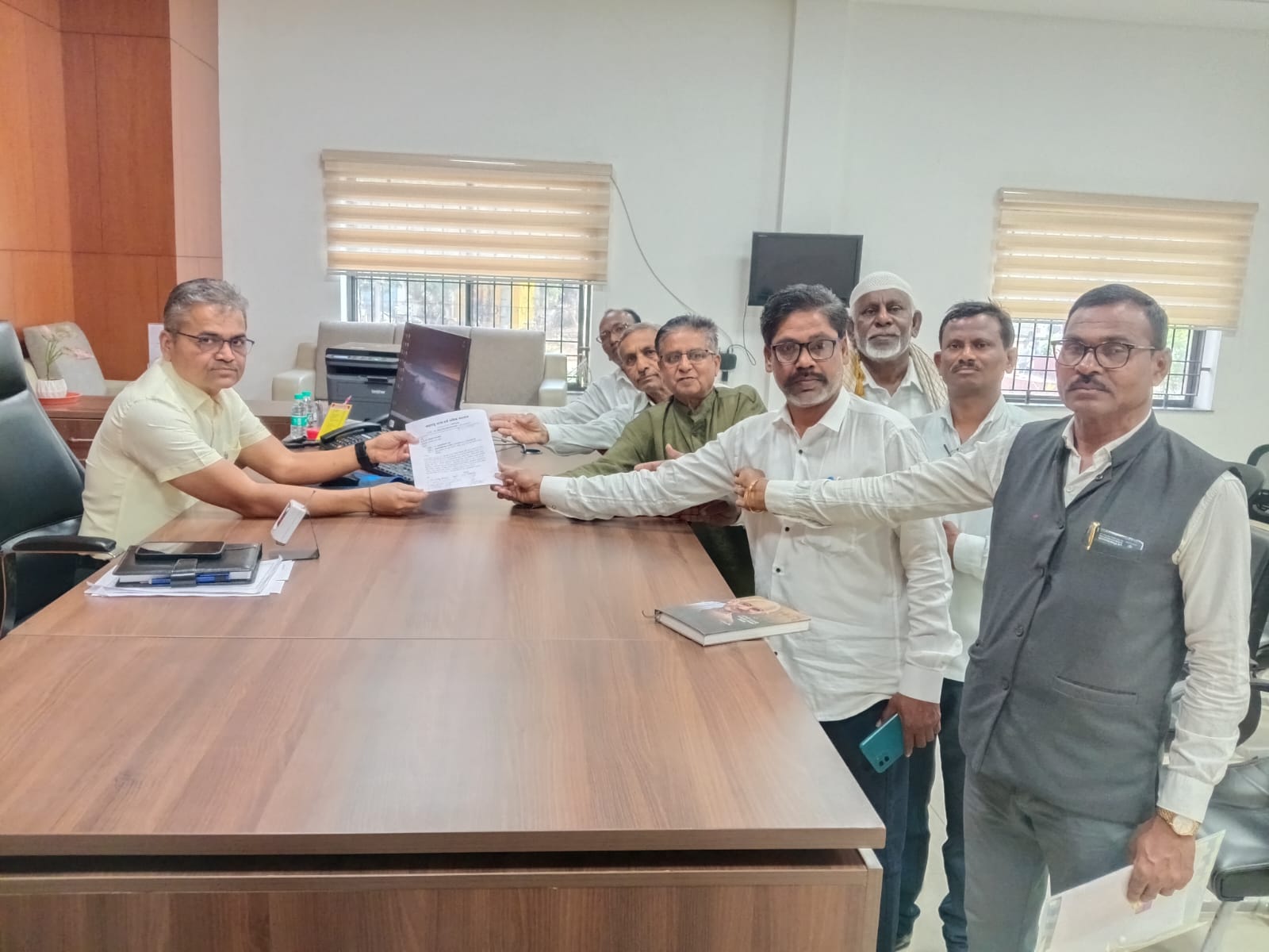 कामगारांचा देशव्यापी संप, भाकपा (माले ) पक्षाच्या वतीने निवेदन सादर