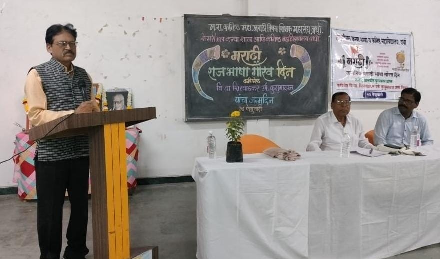 समृद्ध बोलींच्या वारशामुळे मराठीचे वैभव अबाधित !      साहित्यिक  समीक्षक डॉ . राजेंद्र मुंढे 