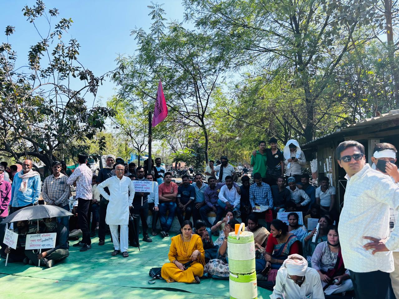 SMW इस्पात'च्या प्रदूषणाने देवळीकरांचा श्वास कोंडला ; संतप्त नागरिकांचा एमआयडीसीवर धडक मोर्चा !