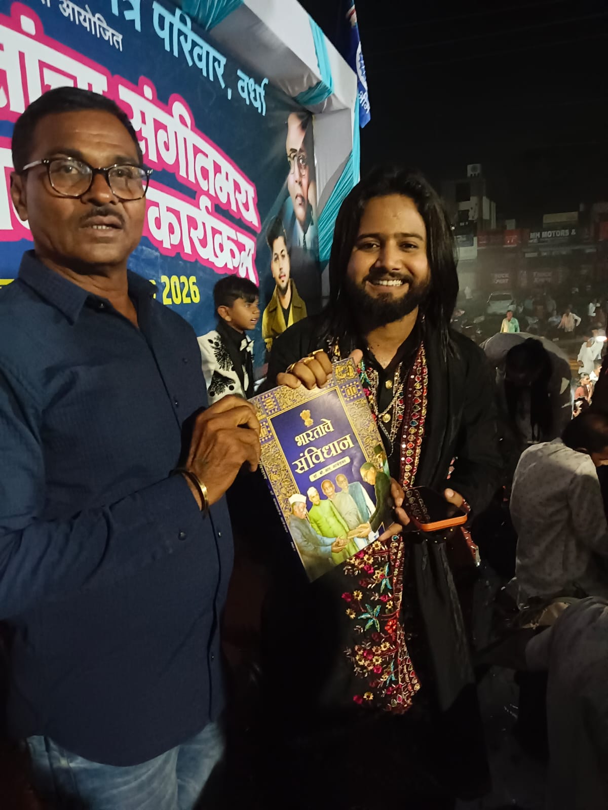 समाज प्रबोधनकर पद्माकर कांबळे यांच्या हस्ते कलावंताचा सत्कार