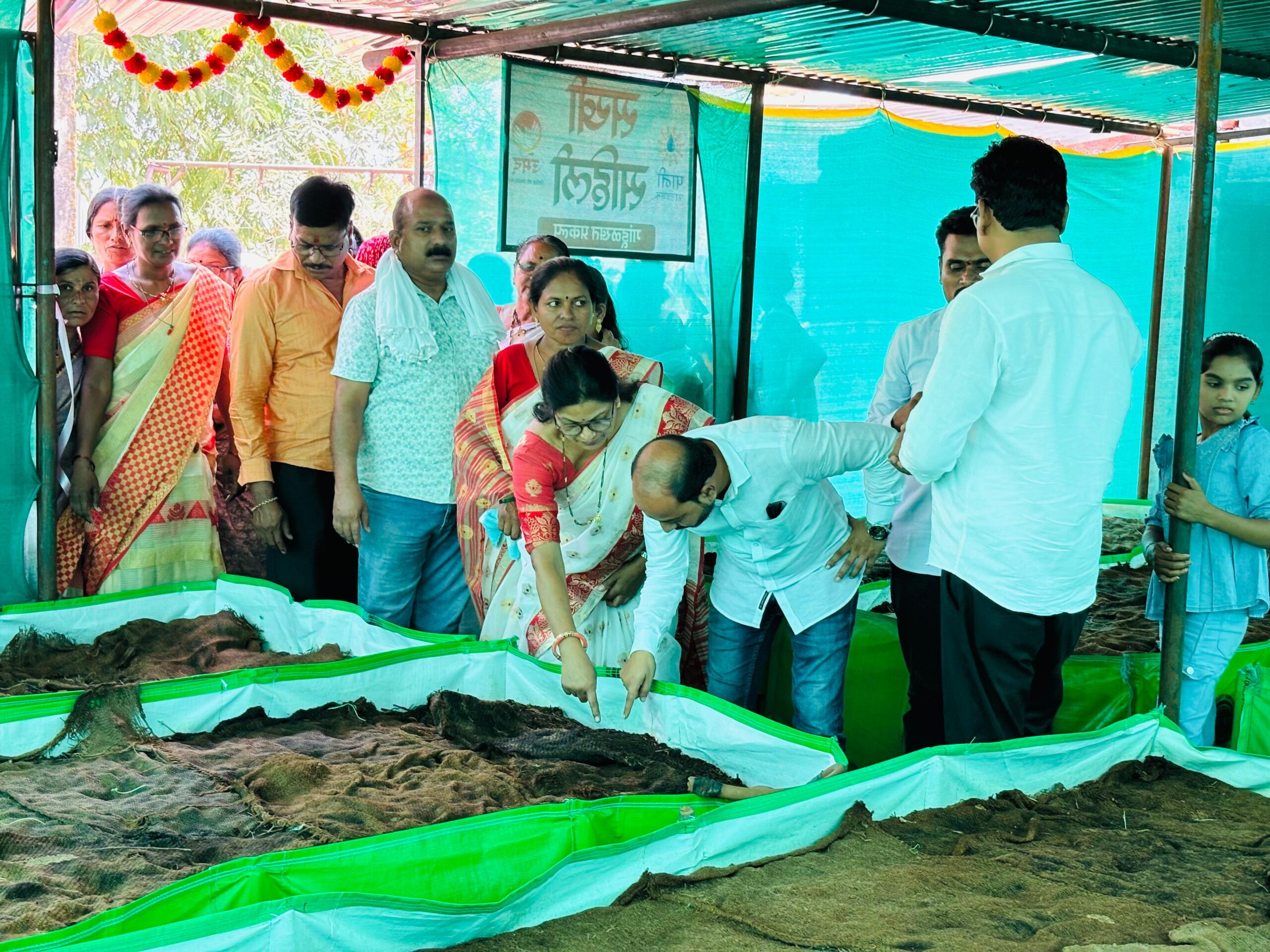 गांडूळ खत निर्मिती प्रकल्पाचे उदघाटन